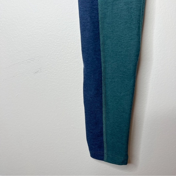 Beyond Yoga Spacedye Vivid Colorblock Legging in Green Heather Navy - Picture 4 of 8